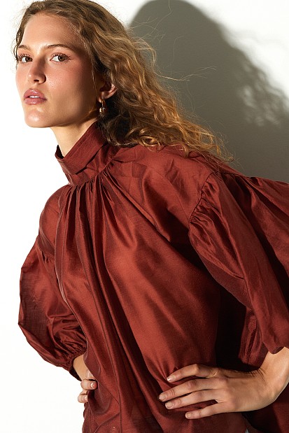 Blouse with turtleneck and balloon sleeves