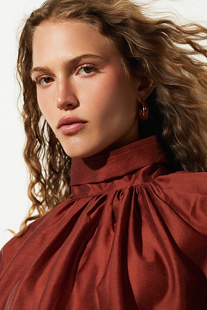 Blouse with turtleneck and balloon sleeves