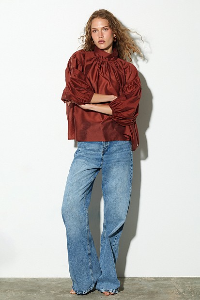 Blouse with turtleneck and balloon sleeves