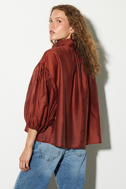 Blouse with turtleneck and balloon sleeves