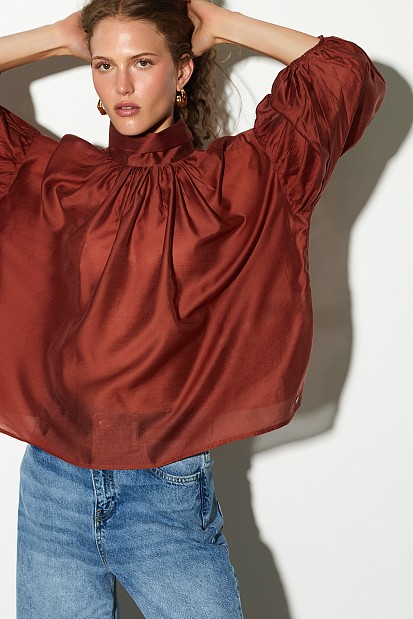 Blouse with turtleneck and balloon sleeves