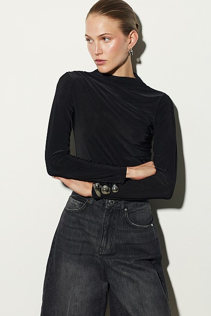 Gathered blouse with long sleeves