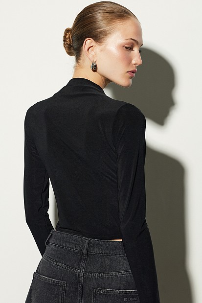 Gathered blouse with long sleeves