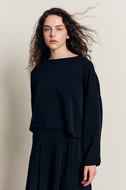 Blouse with wide sleeves