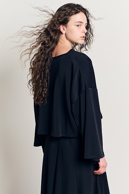 Blouse with wide sleeves