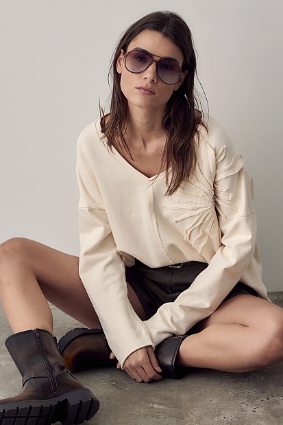 Sweatshirt with embossed flower