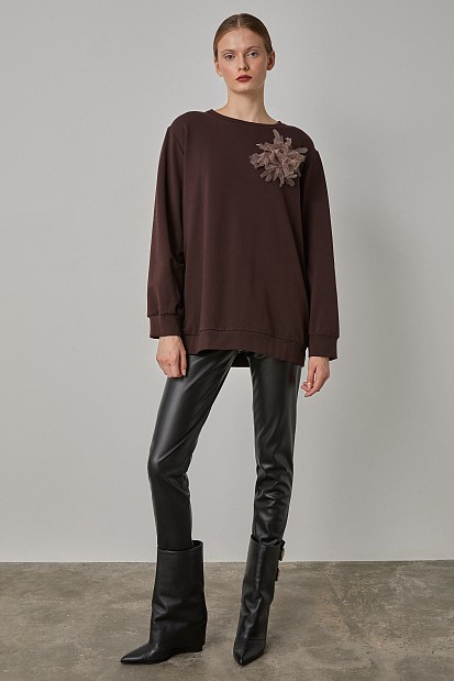 Sweatshirt with detachable pin