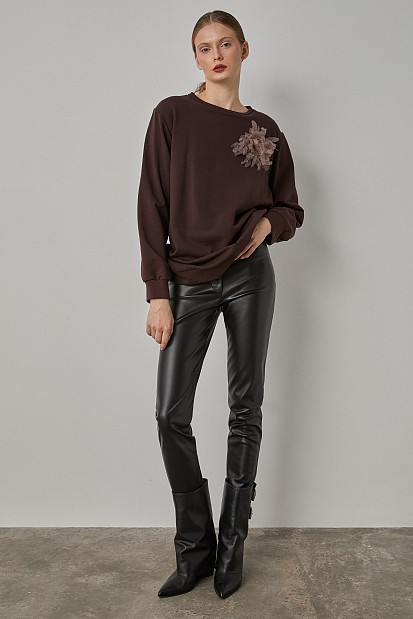 Sweatshirt with detachable pin