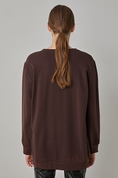 Sweatshirt with detachable pin