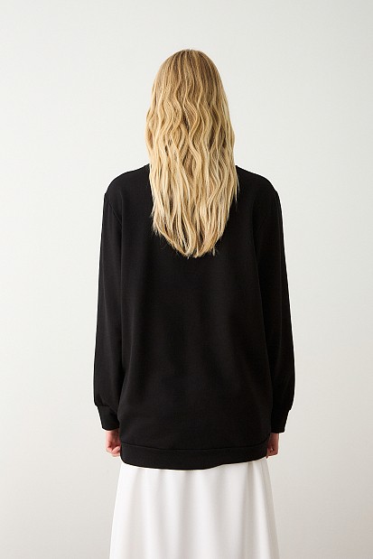 Sweatshirt with detachable pin