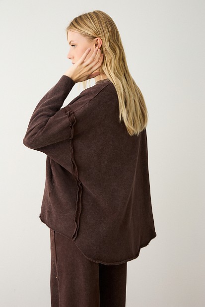 Sweatshirt with embroidered detail