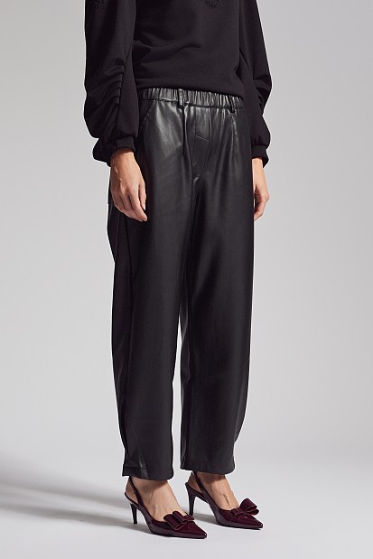 Leather look pants with elastic band