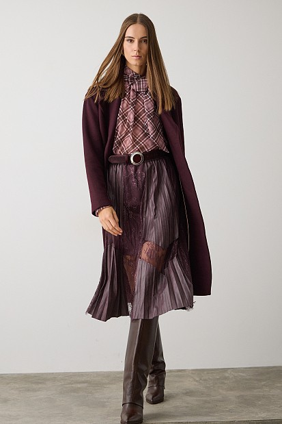 Pleated skirt with lace