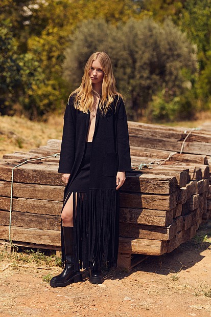 Maxi knit skirt with fringes