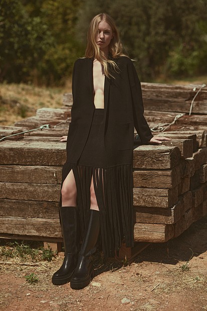 Maxi knit skirt with fringes