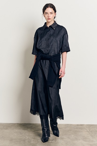 Maxi satin skirt with lace