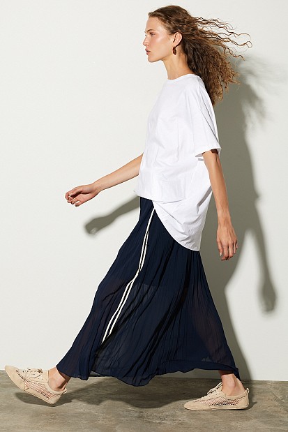 Maxi pleated skirt with stripe