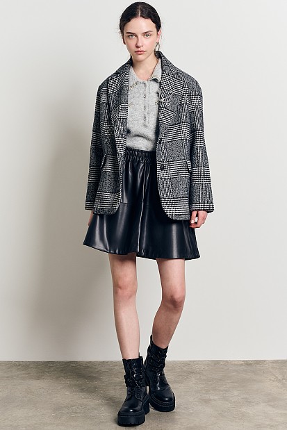 Plaid blazer with pin
