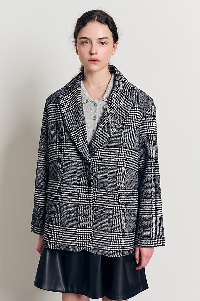 Plaid blazer with pin