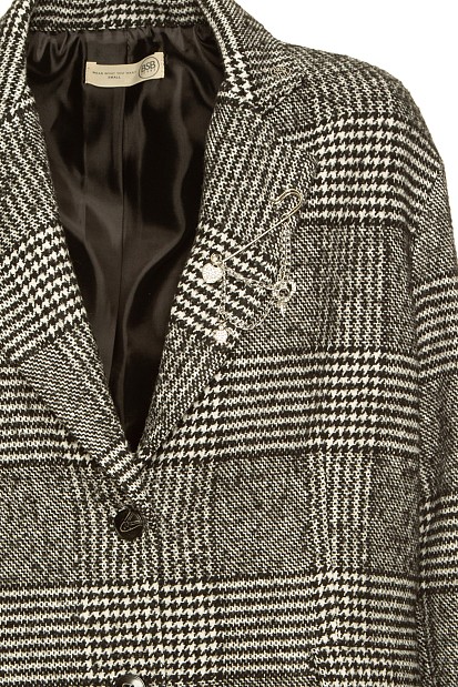 Plaid blazer with pin
