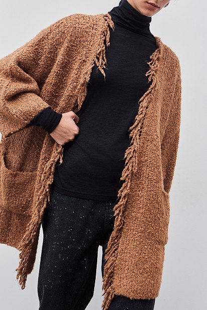 Μπουκλέ ζακέτα με κρόσια