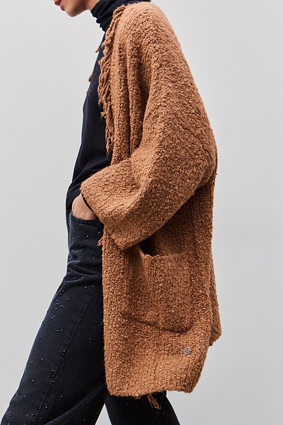 Μπουκλέ ζακέτα με κρόσια