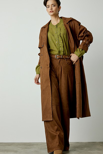 Shirt with embroidered details and ruffles