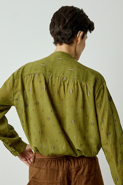 Shirt with embroidered details and ruffles
