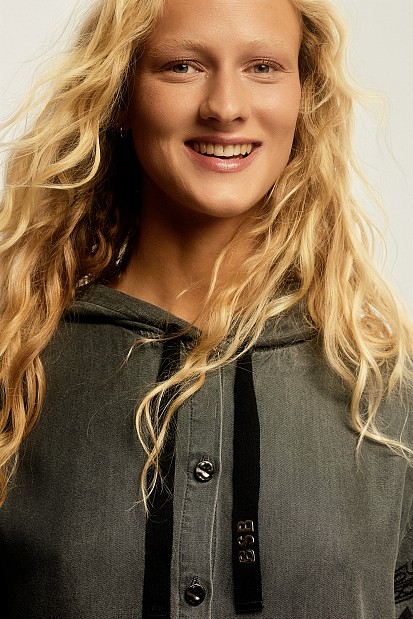 Embroidered shirt with hoodie
