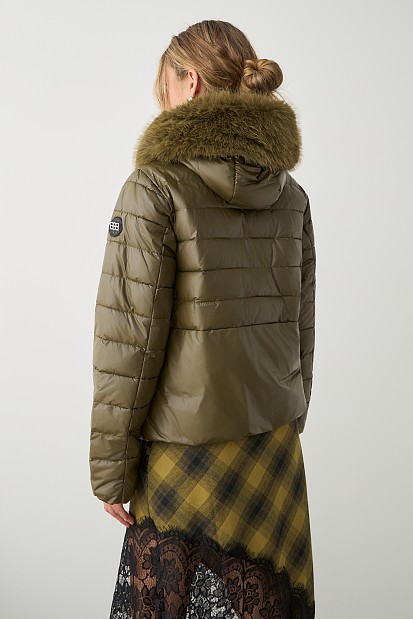 Puffer jacket with detachable hood