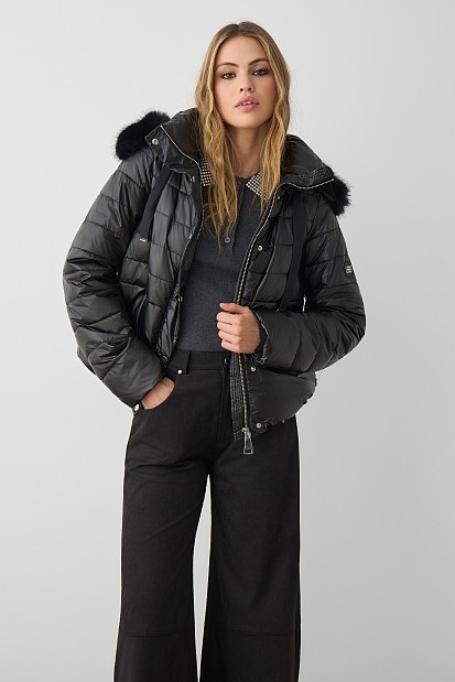 Puffer jacket with detachable hood
