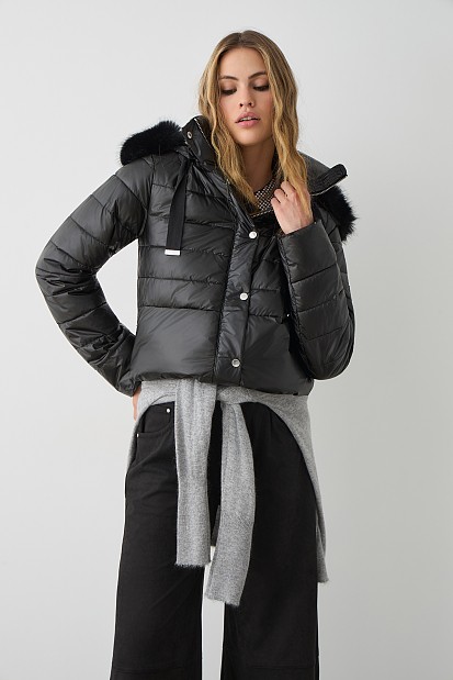 Puffer jacket with detachable hood