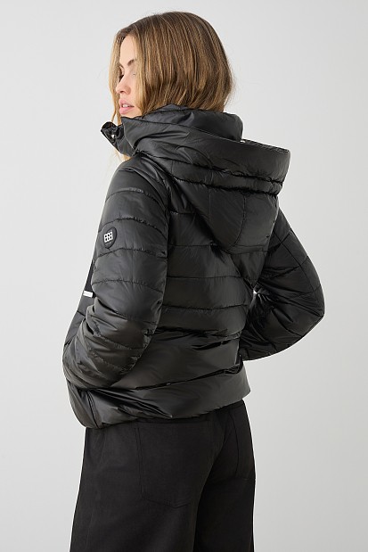 Puffer jacket with detachable hood