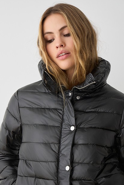 Puffer jacket with detachable hood