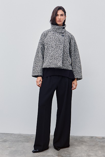 Κοντό μπουκλέ παλτό με γιακά