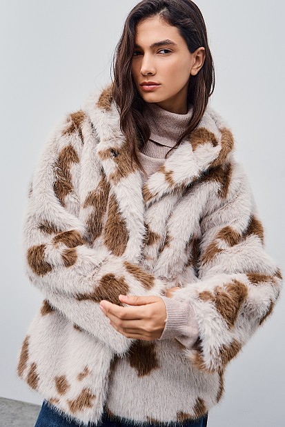 Κοντή γούνα με κουκούλα