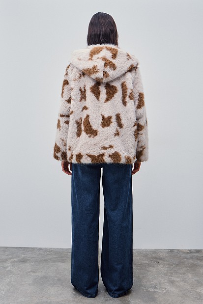 Κοντή γούνα με κουκούλα