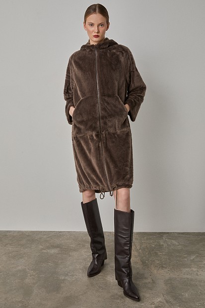 Furry coat with zipper