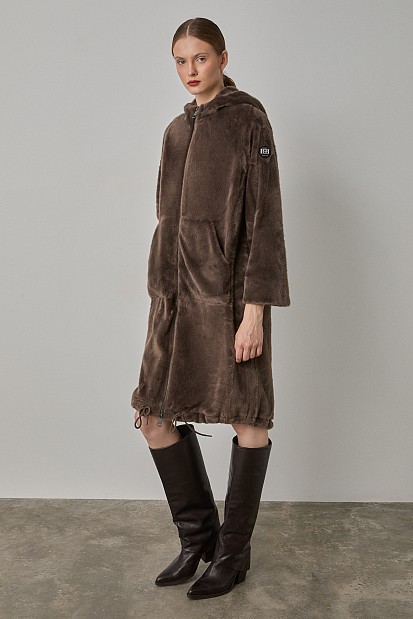 Furry coat with zipper