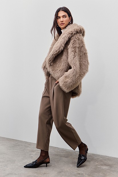 Κοντό γούνινο παλτό με κουκούλα