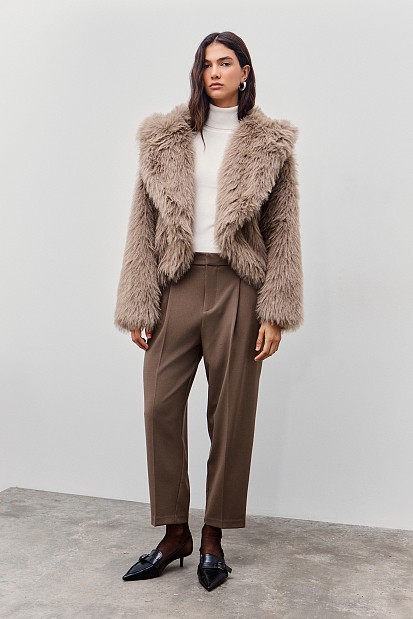 Κοντό γούνινο παλτό με κουκούλα