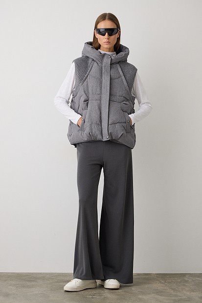 Puffer vest with hood