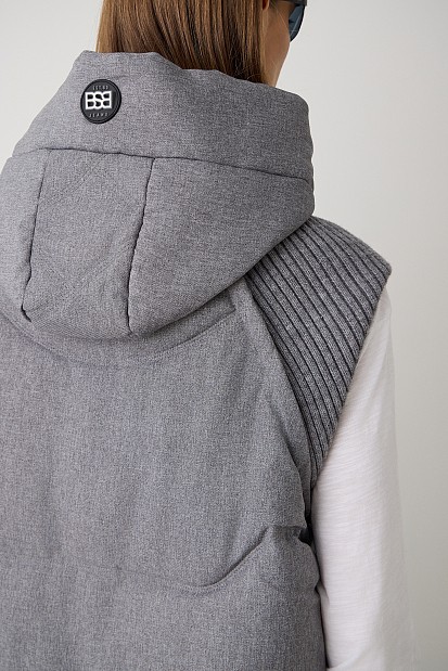 Puffer vest with hood