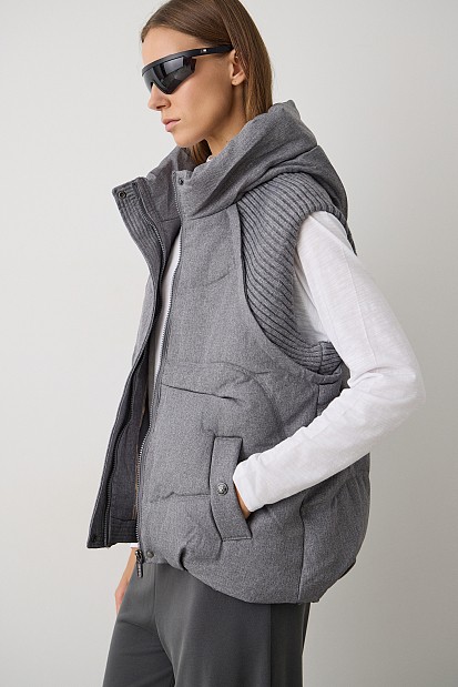 Puffer vest with hood