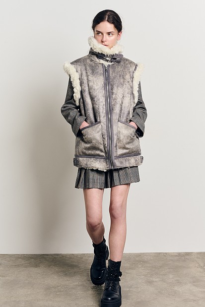 Vest with inner faux fur