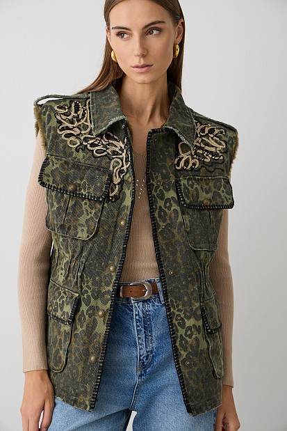 Denim sleeveless jacket with patches