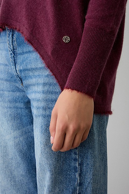 Πουλόβερ με V λαιμόκοψη