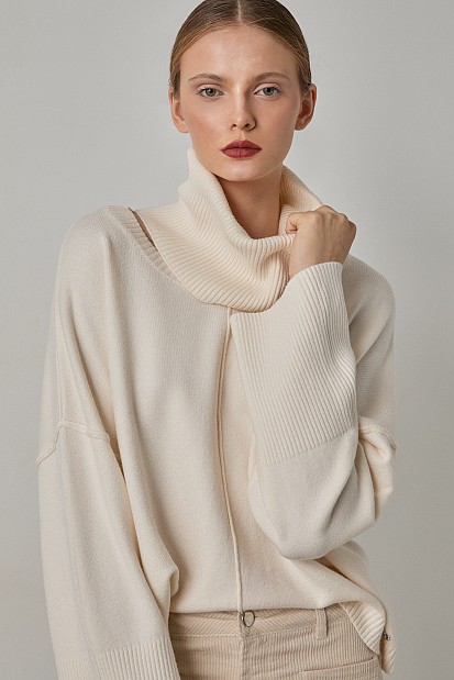 Jumper with detachable turtleneck