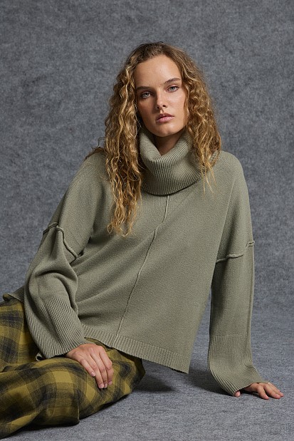Jumper with detachable turtleneck