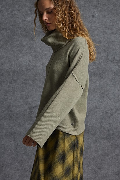 Jumper with detachable turtleneck